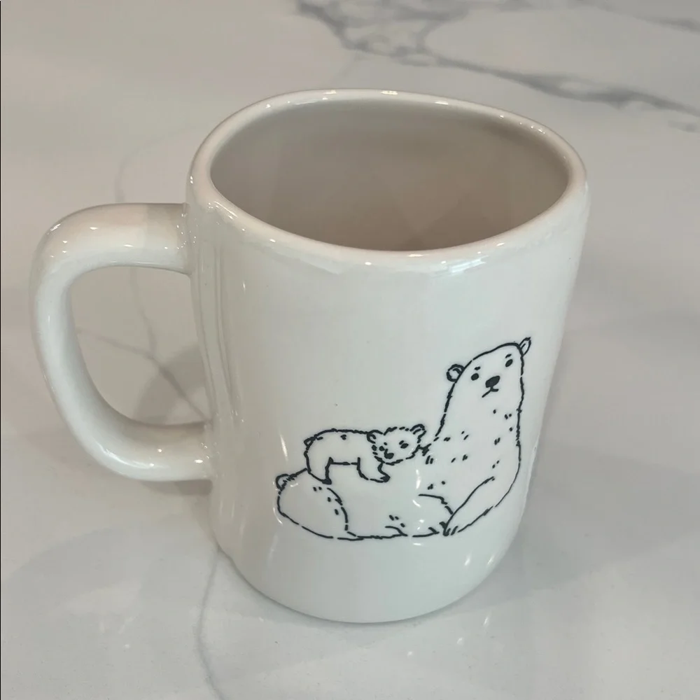 Cute. MAMA🐻 Rae Dunn Mug..